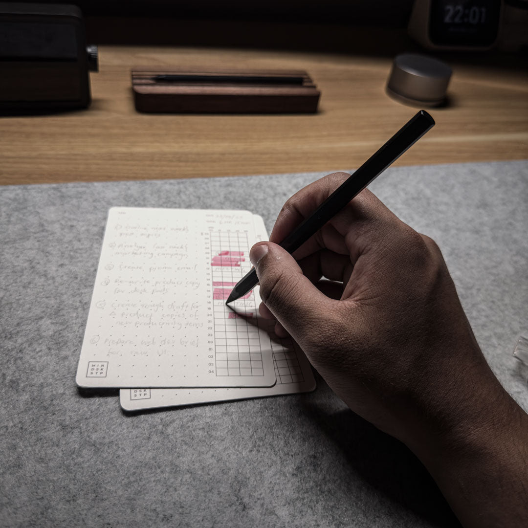 Pencil – Minimal Desk Setups